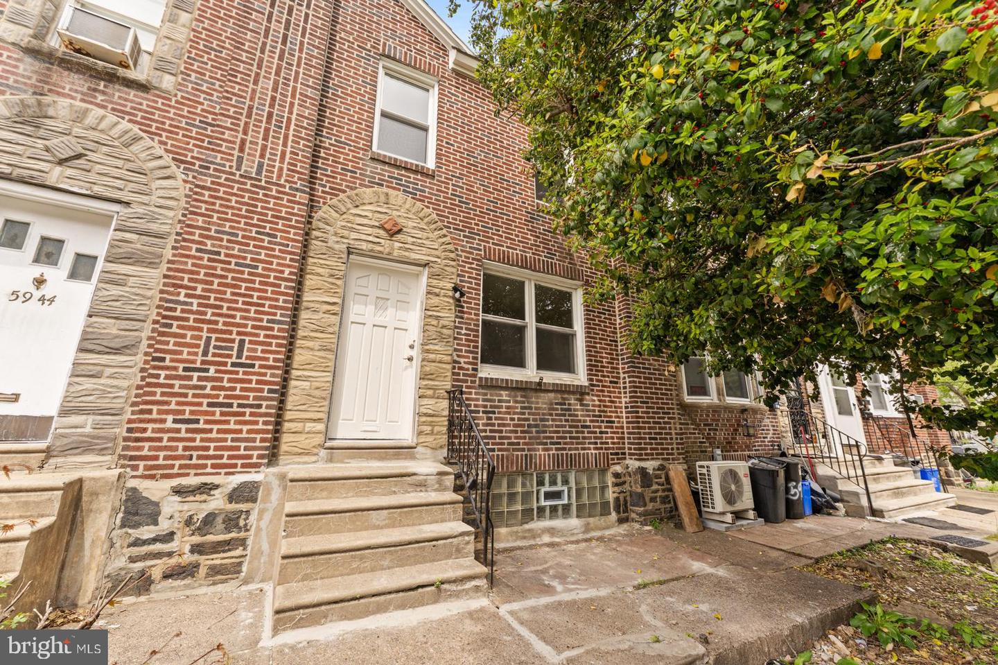 5946 Bennington St Property Photo 2