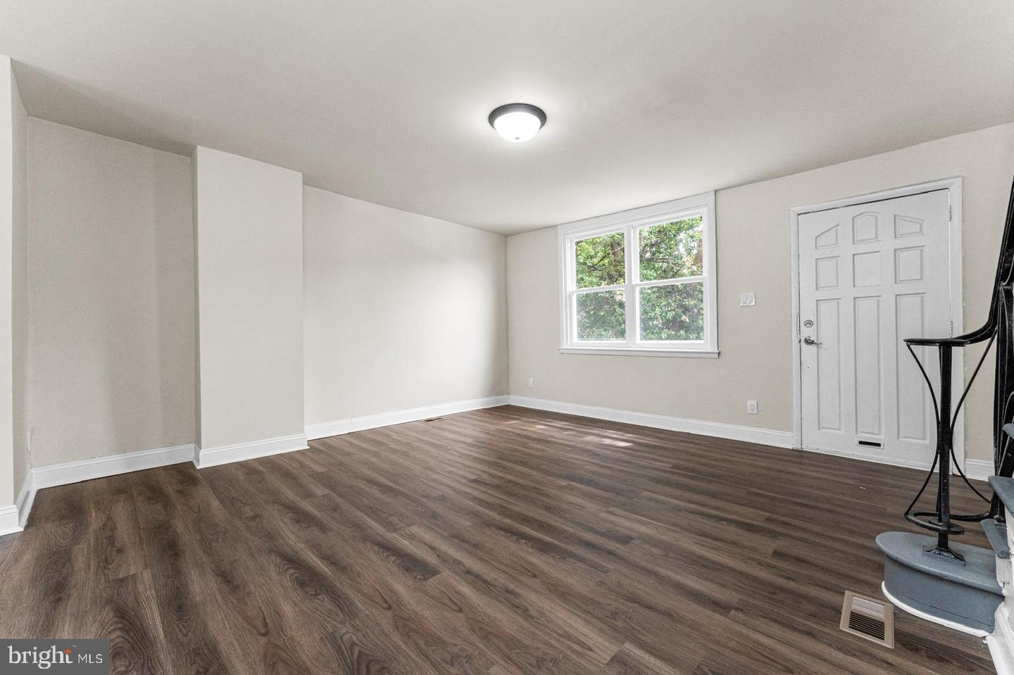 5946 Bennington St Property Photo 4