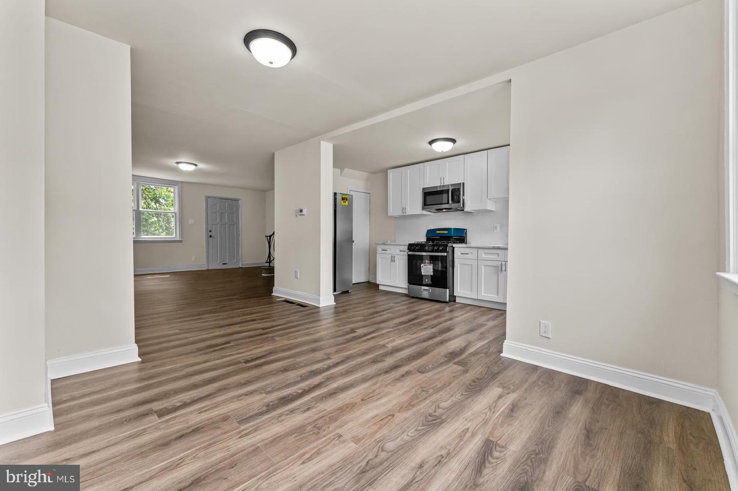 5946 Bennington St Property Photo 7