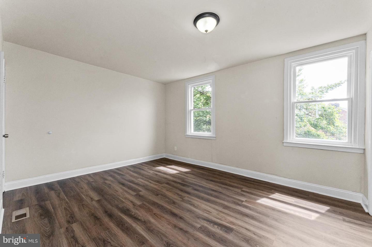 5946 Bennington St Property Photo 14