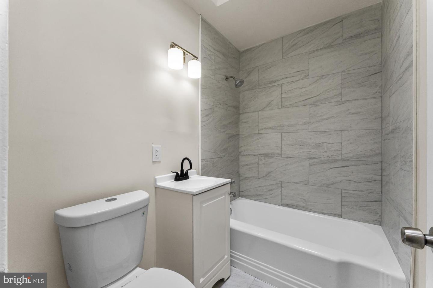 5946 Bennington St Property Photo 21