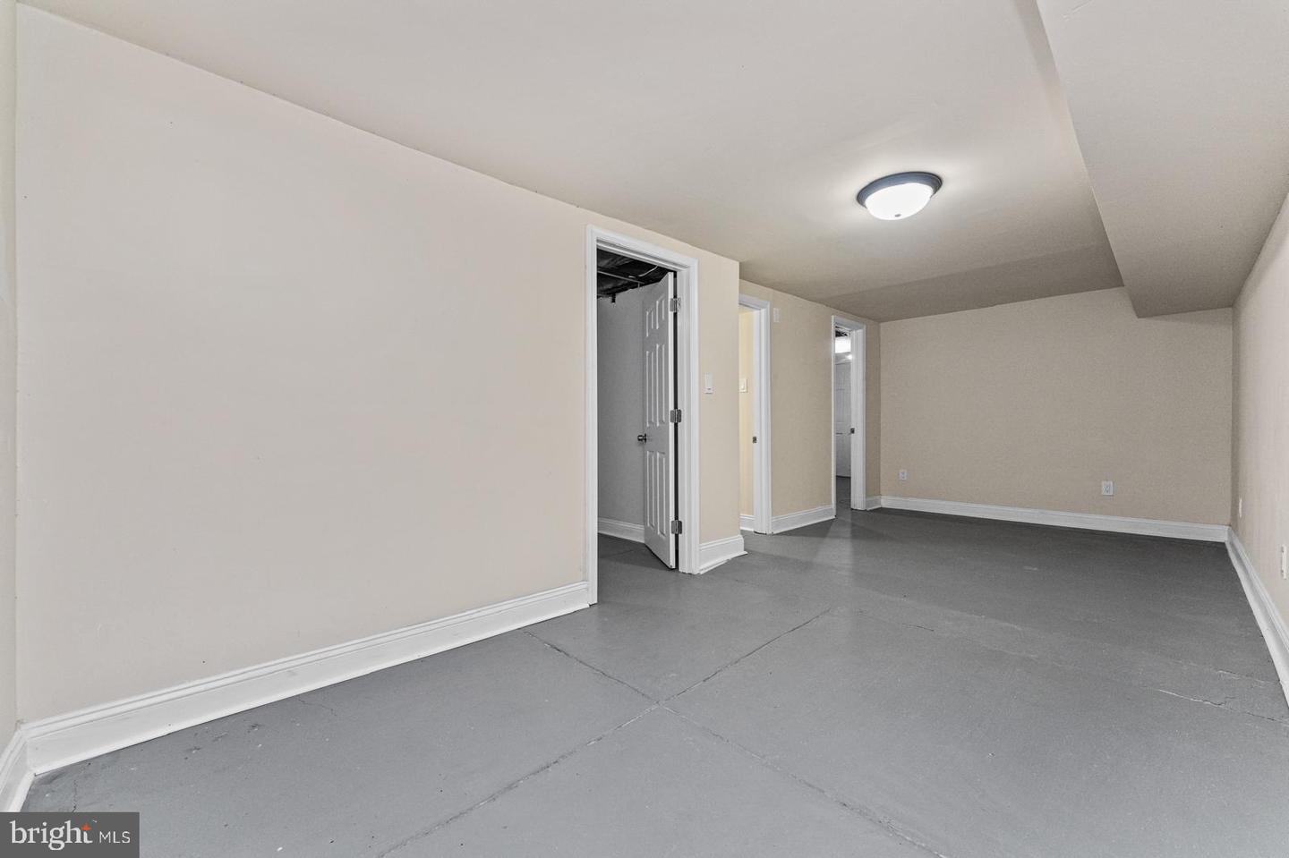 5946 Bennington St Property Photo 24