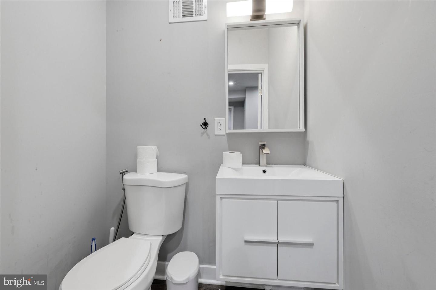 6240 Washington Ave Property Photo 7