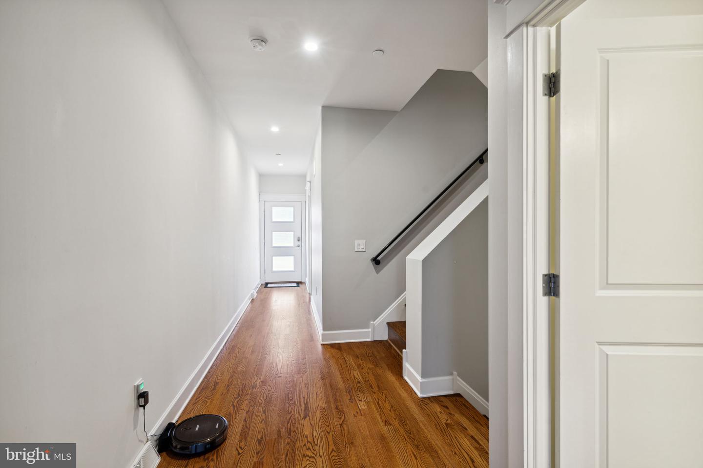 325 Wright St Property Photo 7