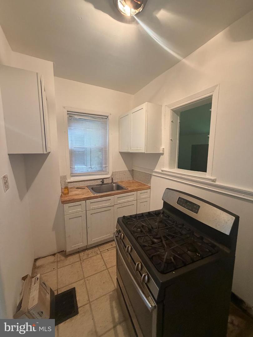 5931 Summer St Property Photo 7