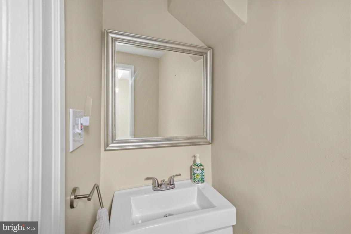 5930 Pulaski Ave Property Photo 16