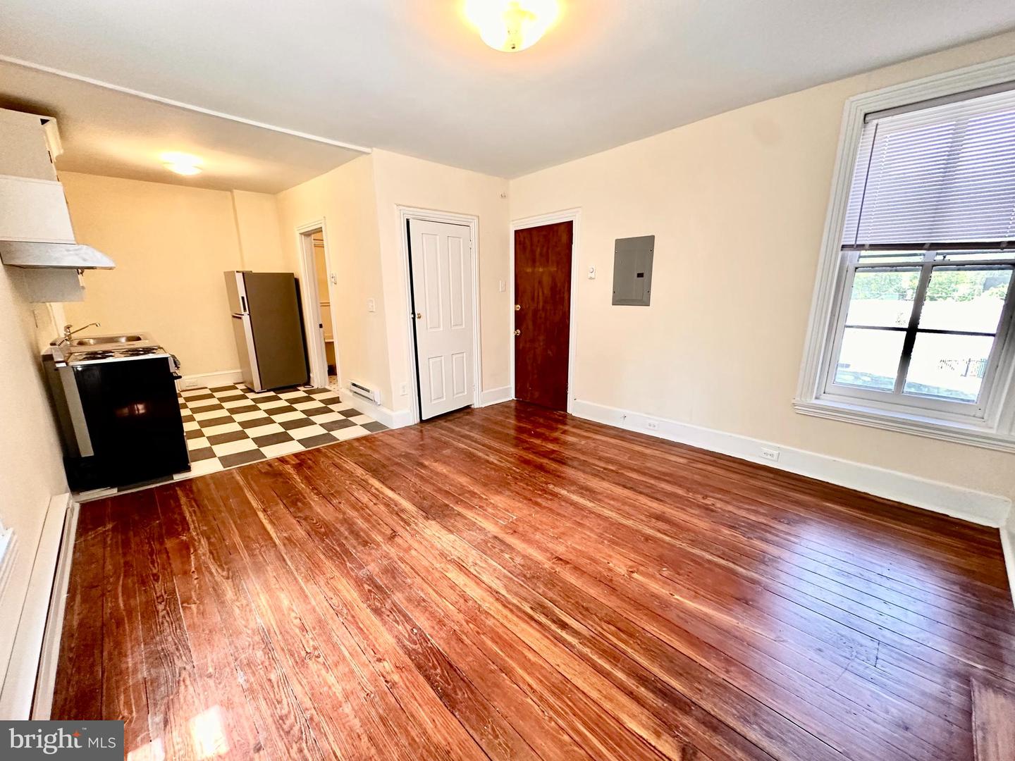30 W PENN ST #2R Property Photo 1