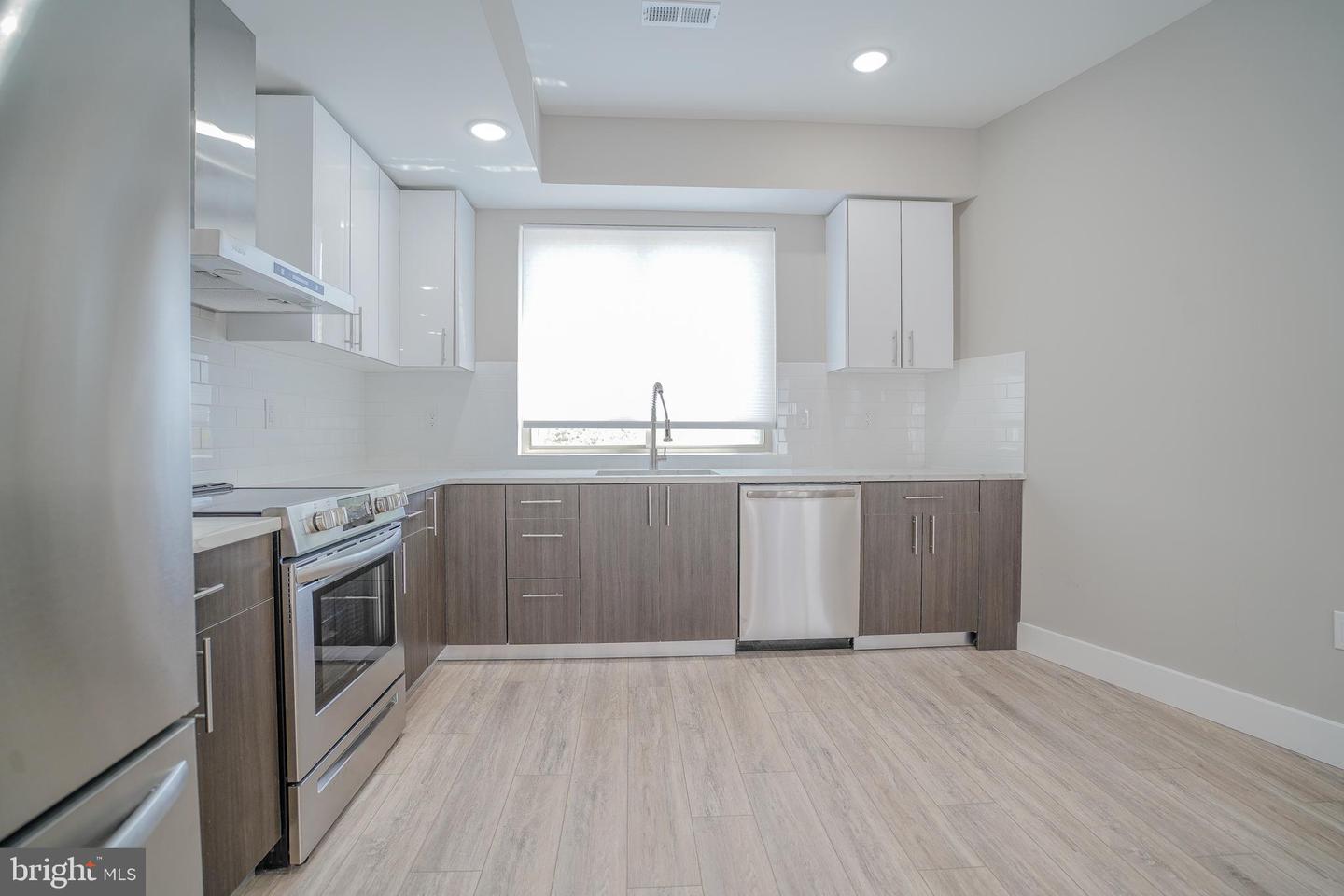 1201 N Taylor Property Photo 6