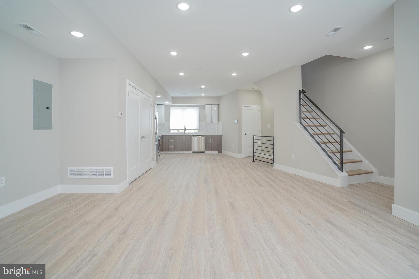 1201 N Taylor Property Photo 13