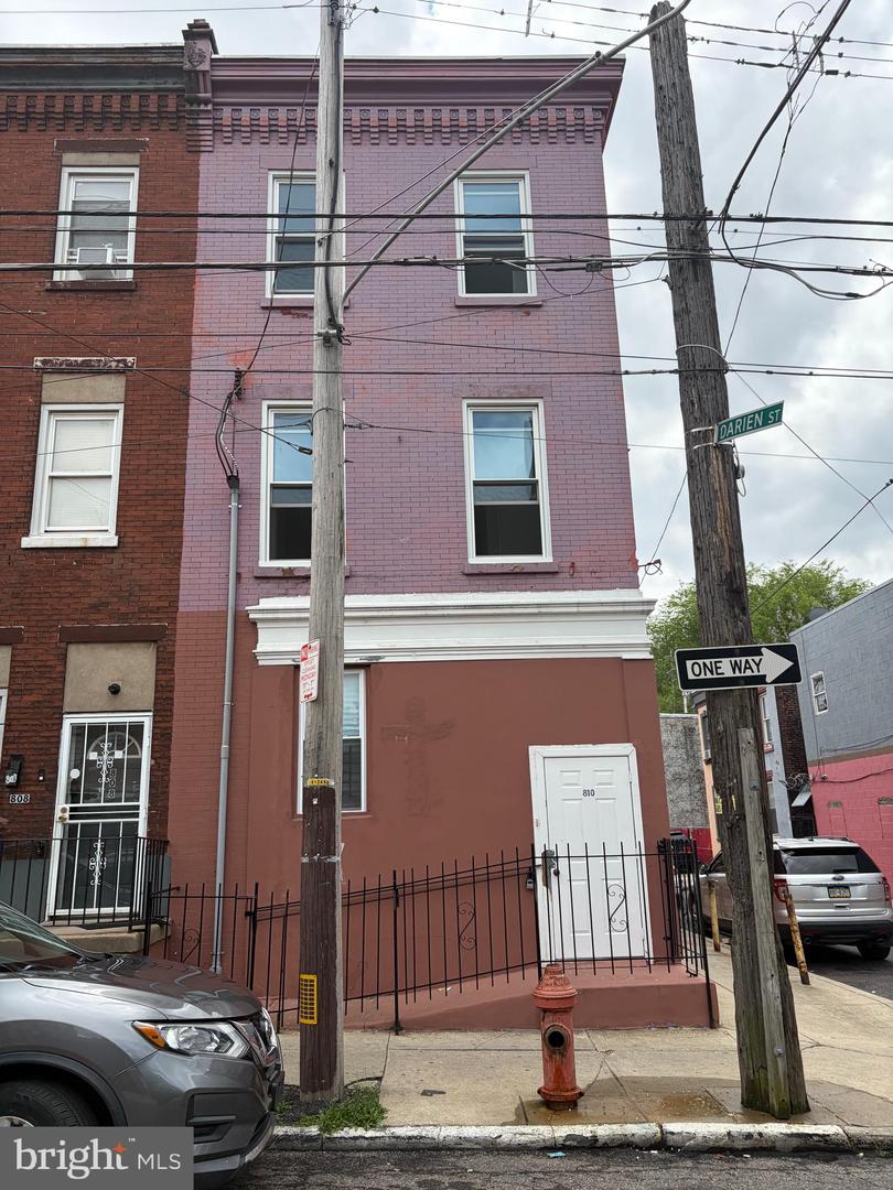 810 W Somerset St Property Photo 1
