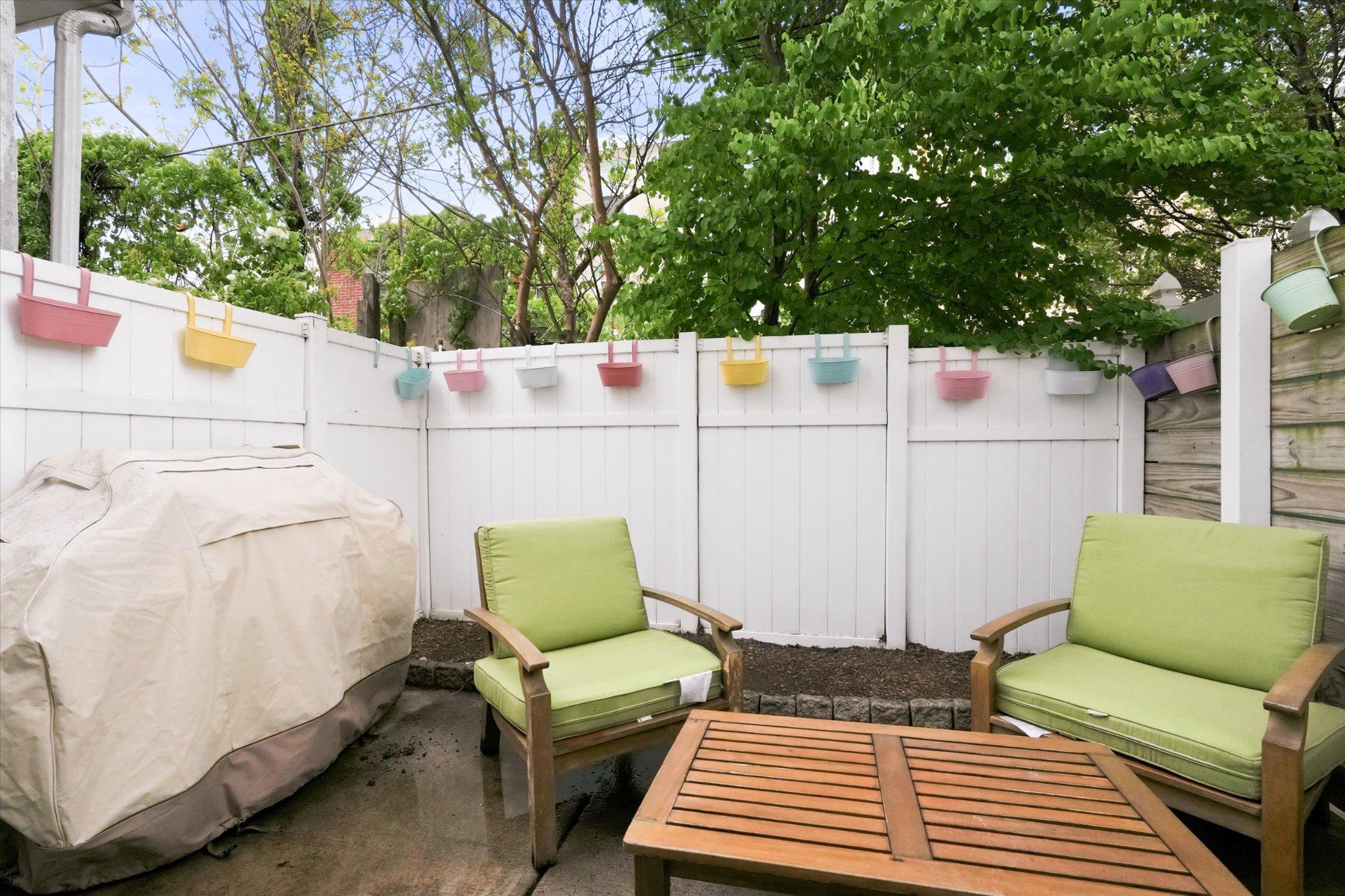 2207 E Oakdale Property Photo 23