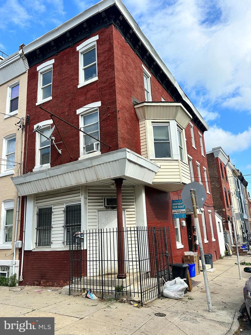 1811 W Montgomery Ave Property Photo 2