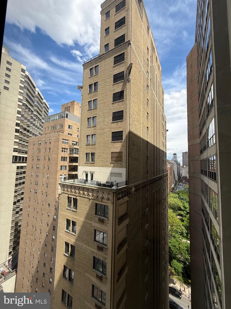 224-30 W RITTENHOUSE SQ #2317 Property Photo 1