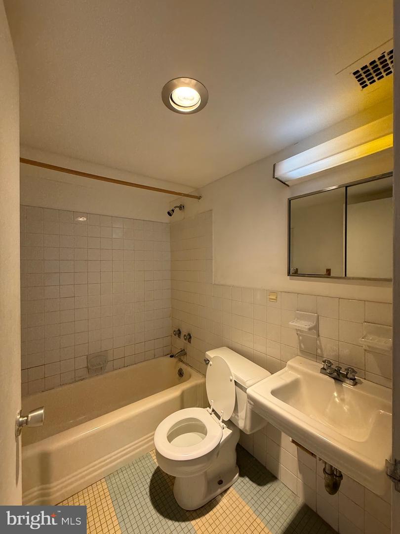224-30 W Rittenhouse Sq #2317 Property Photo 9
