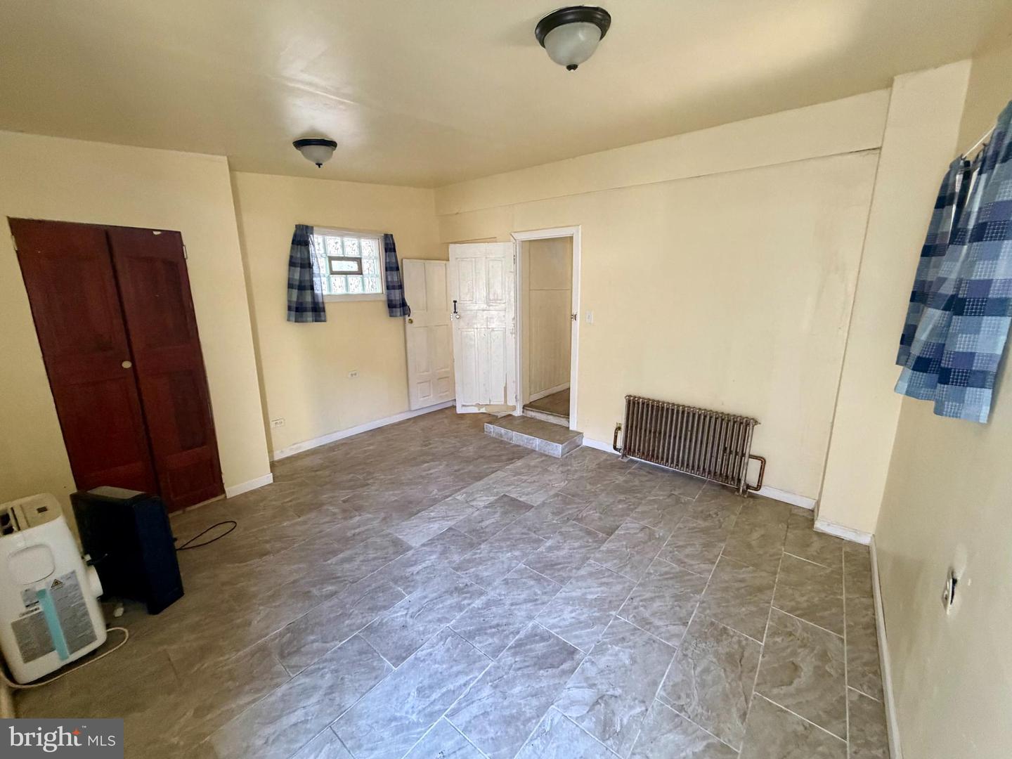 2223 N Howard St Property Photo 9