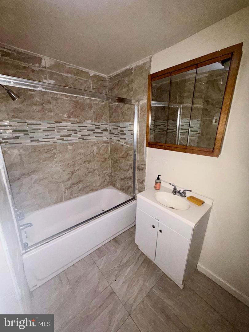 2223 N Howard St Property Photo 10