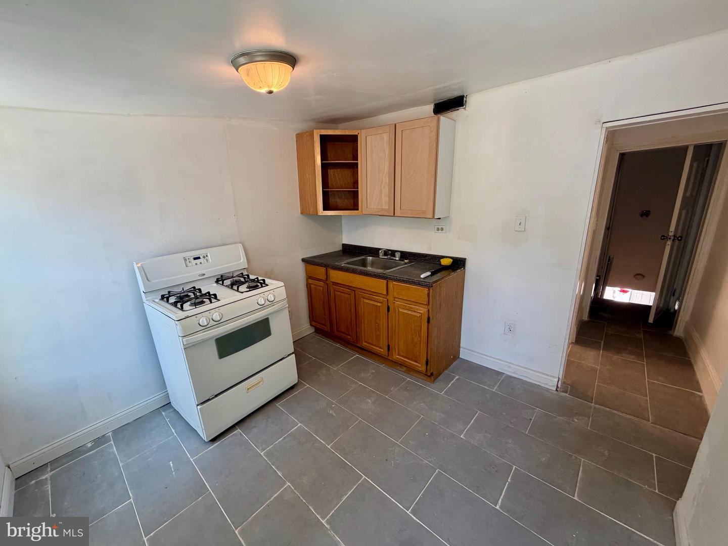 2223 N Howard St Property Photo 12