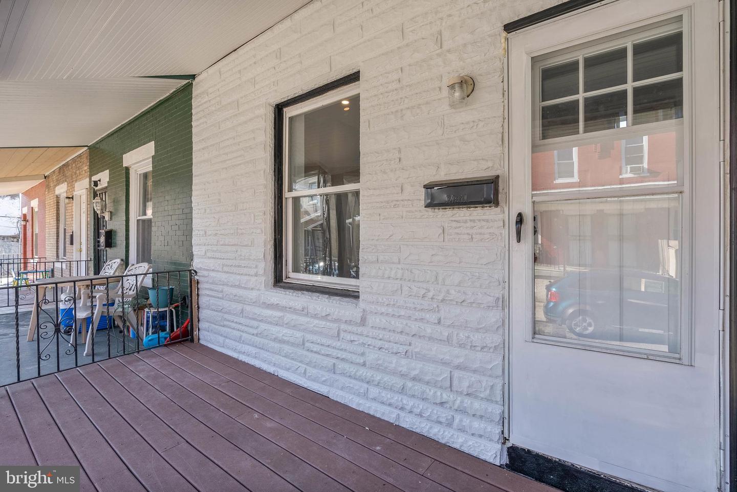218 N Alden St Property Photo 2