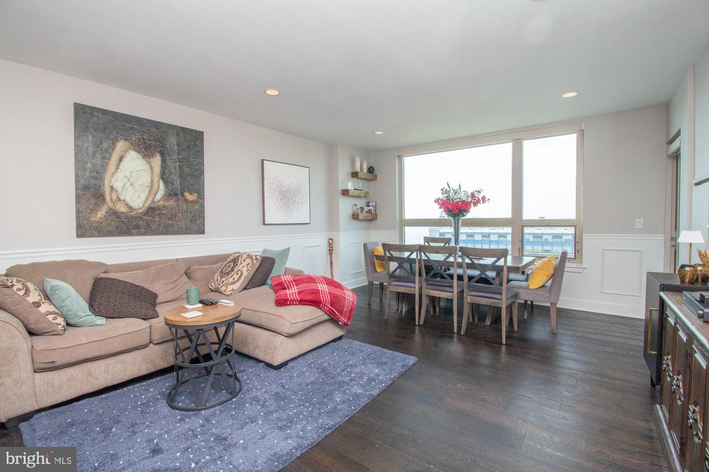 717 S Christopher Columbus Blvd S #714 Property Photo 4