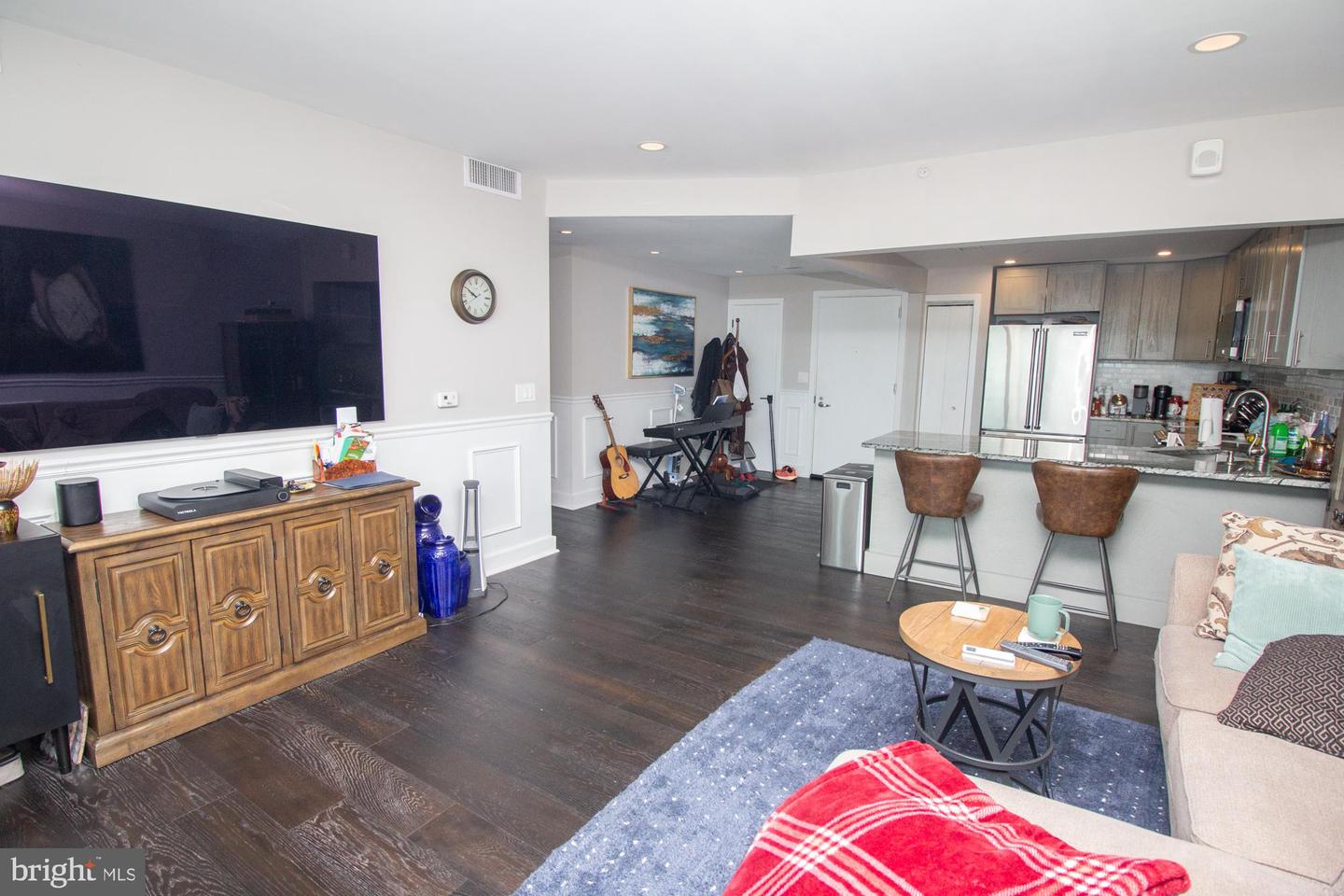 717 S Christopher Columbus Blvd S #714 Property Photo 5