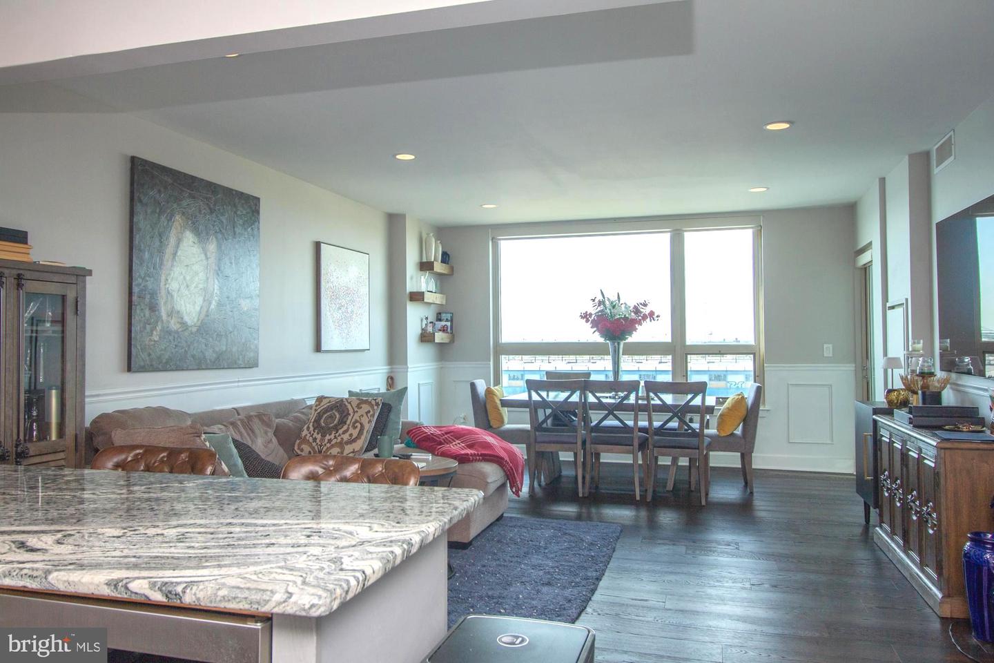 717 S Christopher Columbus Blvd S #714 Property Photo 6