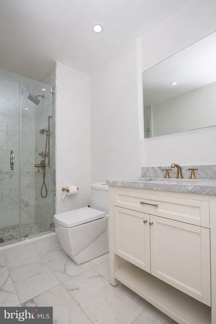 717 S Christopher Columbus Blvd S #714 Property Photo 13