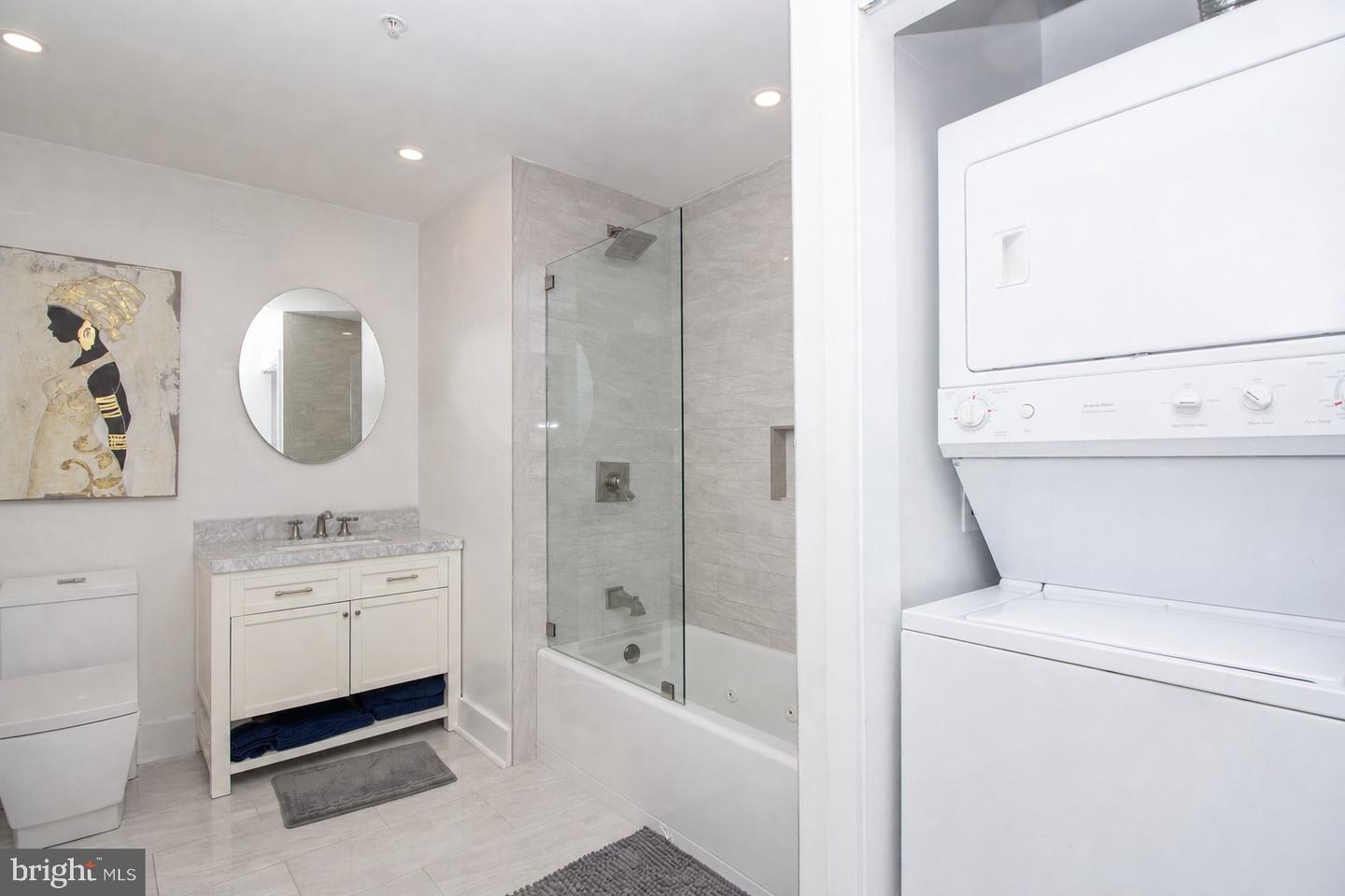 717 S Christopher Columbus Blvd S #714 Property Photo 16