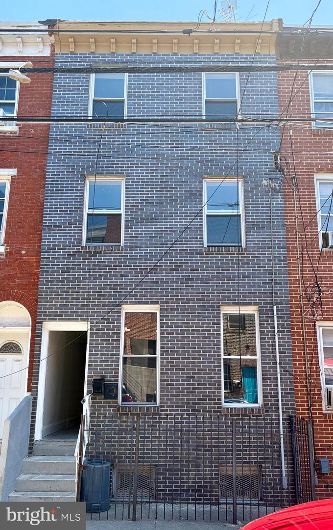 2223 N Howard St Property Photo 1