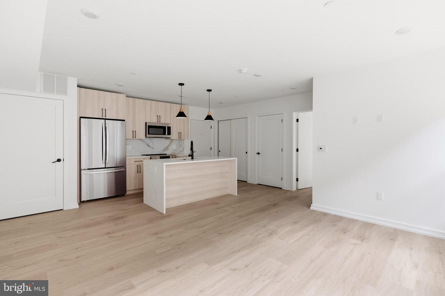 208 Vine St #2c Property Photo 4