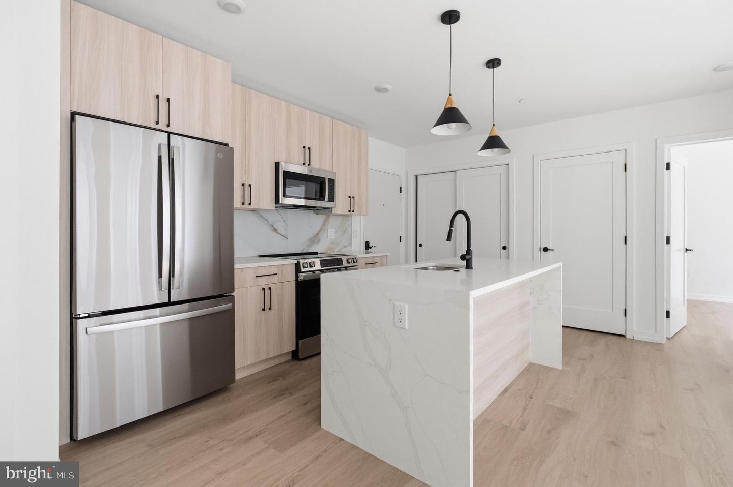 208 Vine St #2c Property Photo 5