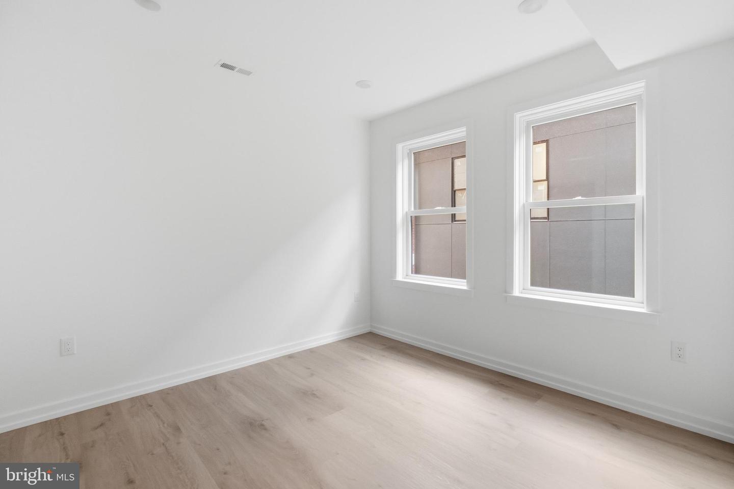 208 Vine St #2c Property Photo 8