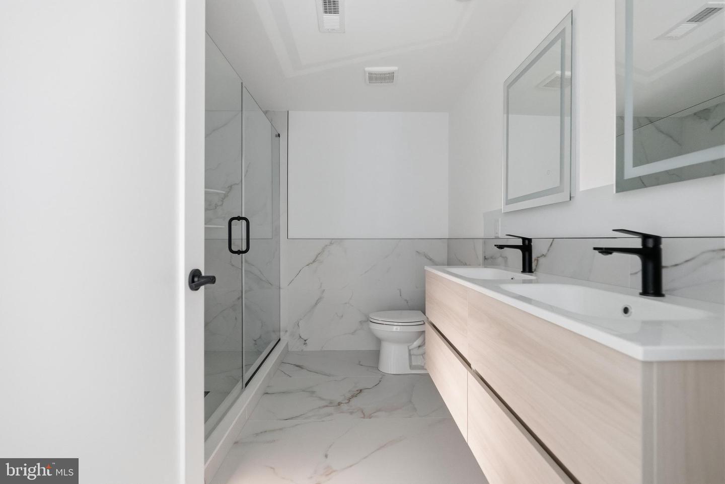 208 Vine St #2c Property Photo 9