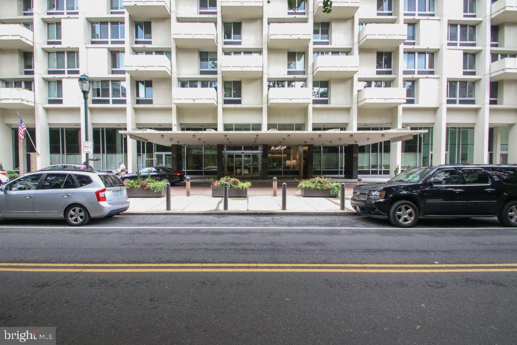 604-36 S Washington Sq #2809 Property Photo 1