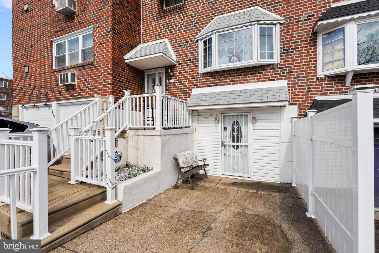 2811 Ryerson Pl Property Photo 2