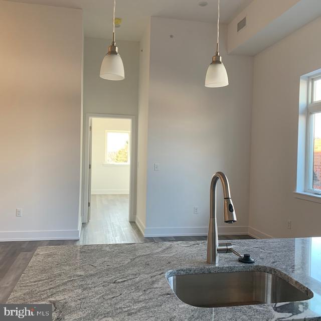 6164-66 Ridge Ave #302 Property Photo 4