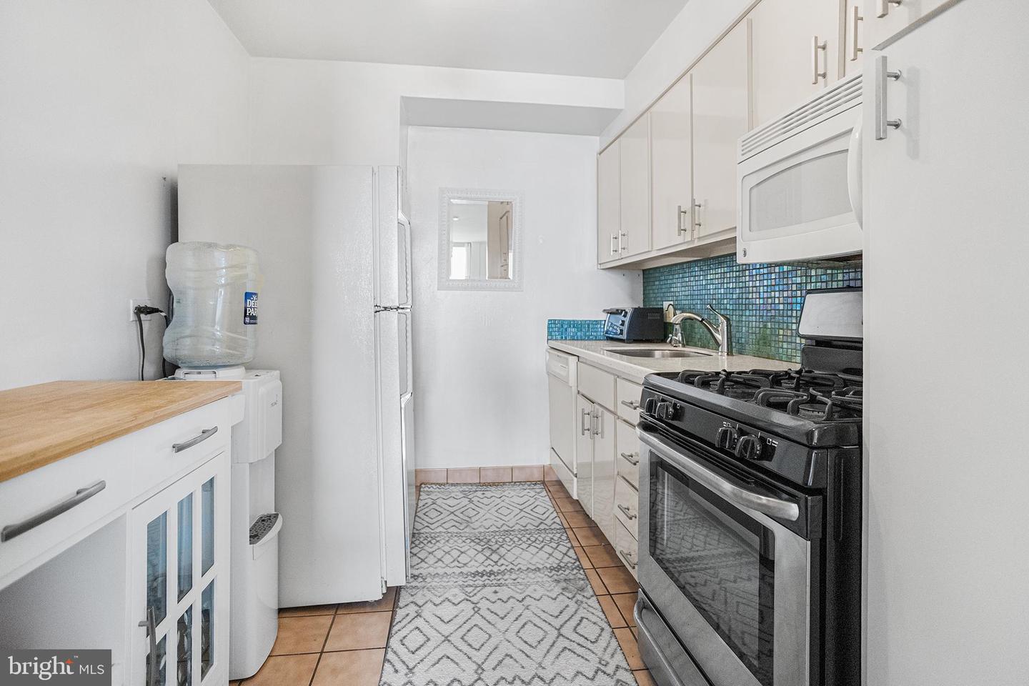 604-36 S Washington Sq #2311 Property Photo 9