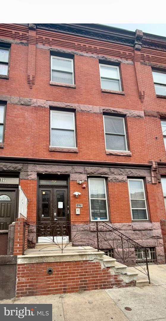 1625 W Diamond St #2nd Flr Property Photo 1