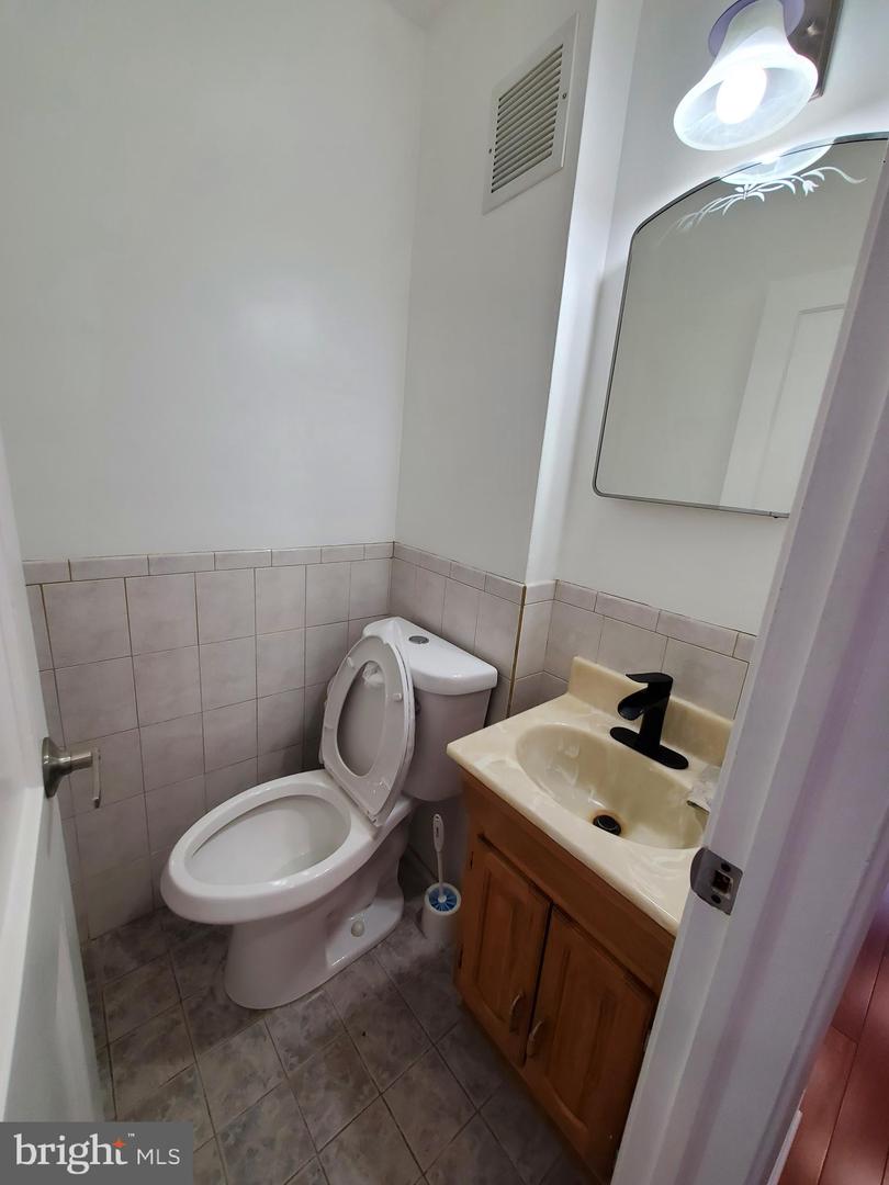 676 Mayfair St Property Photo 14