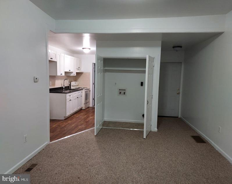 6013 Spruce St Property Photo 3