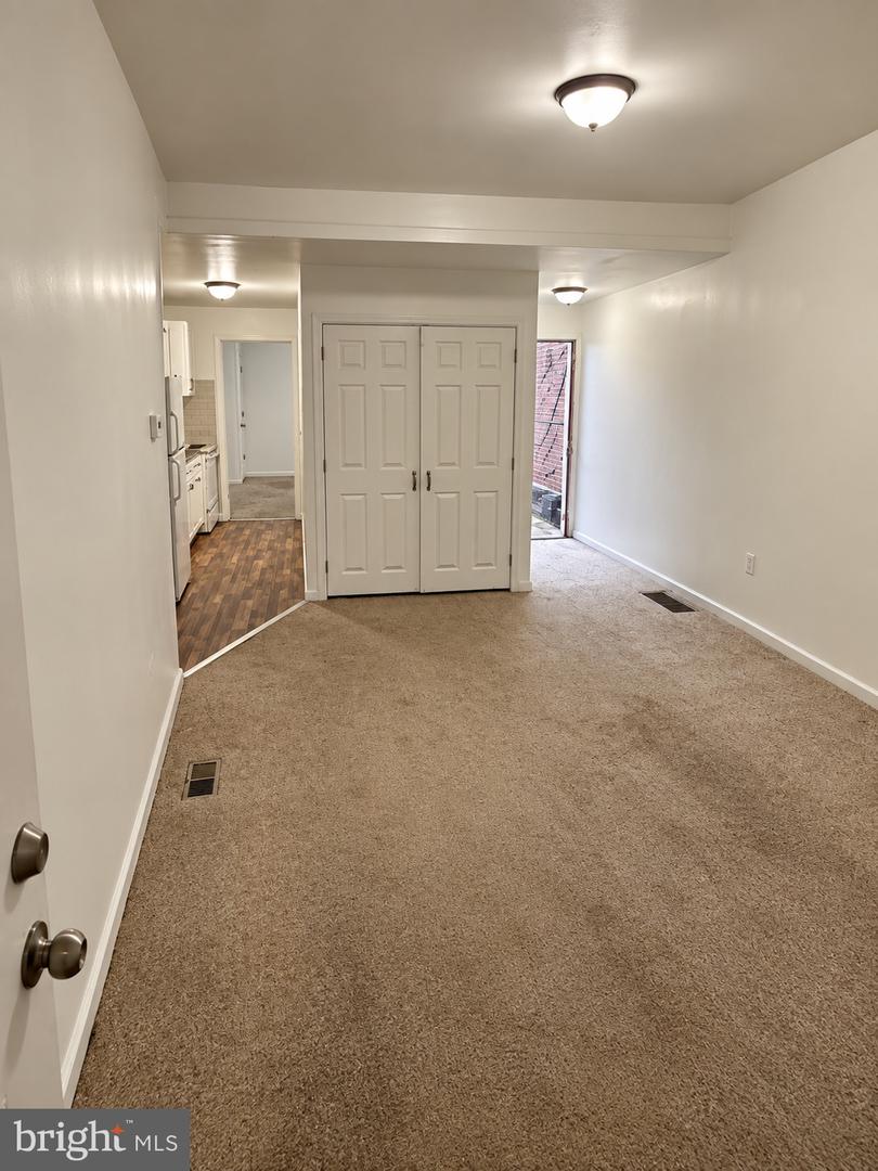 6013 Spruce St Property Photo 6