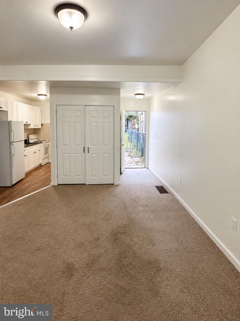 6013 Spruce St Property Photo 8