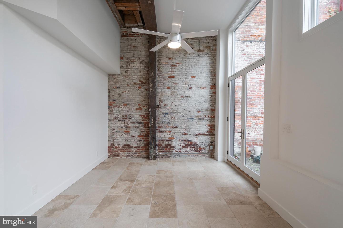 313 Fulton St Property Photo 10