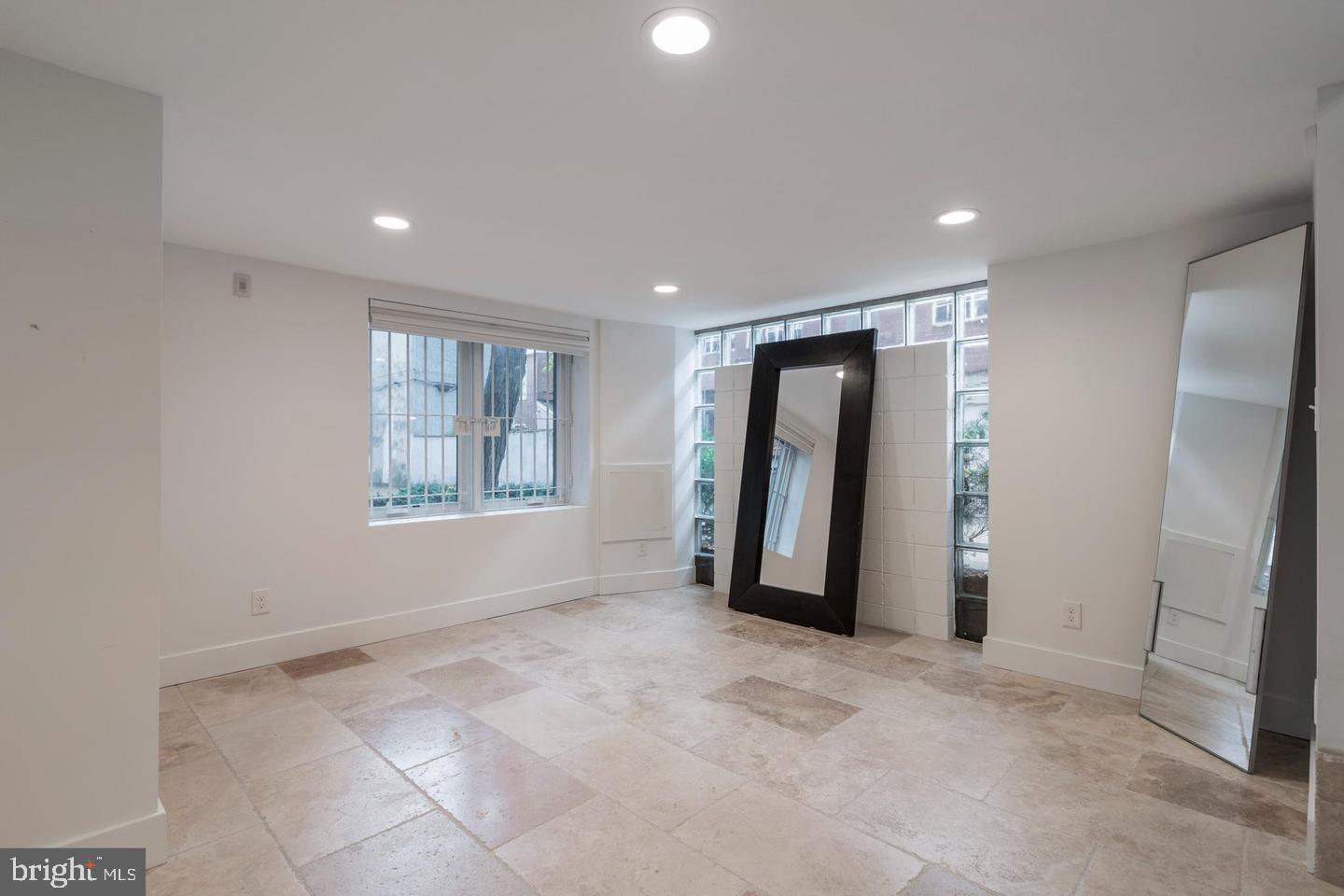 313 Fulton St Property Photo 19