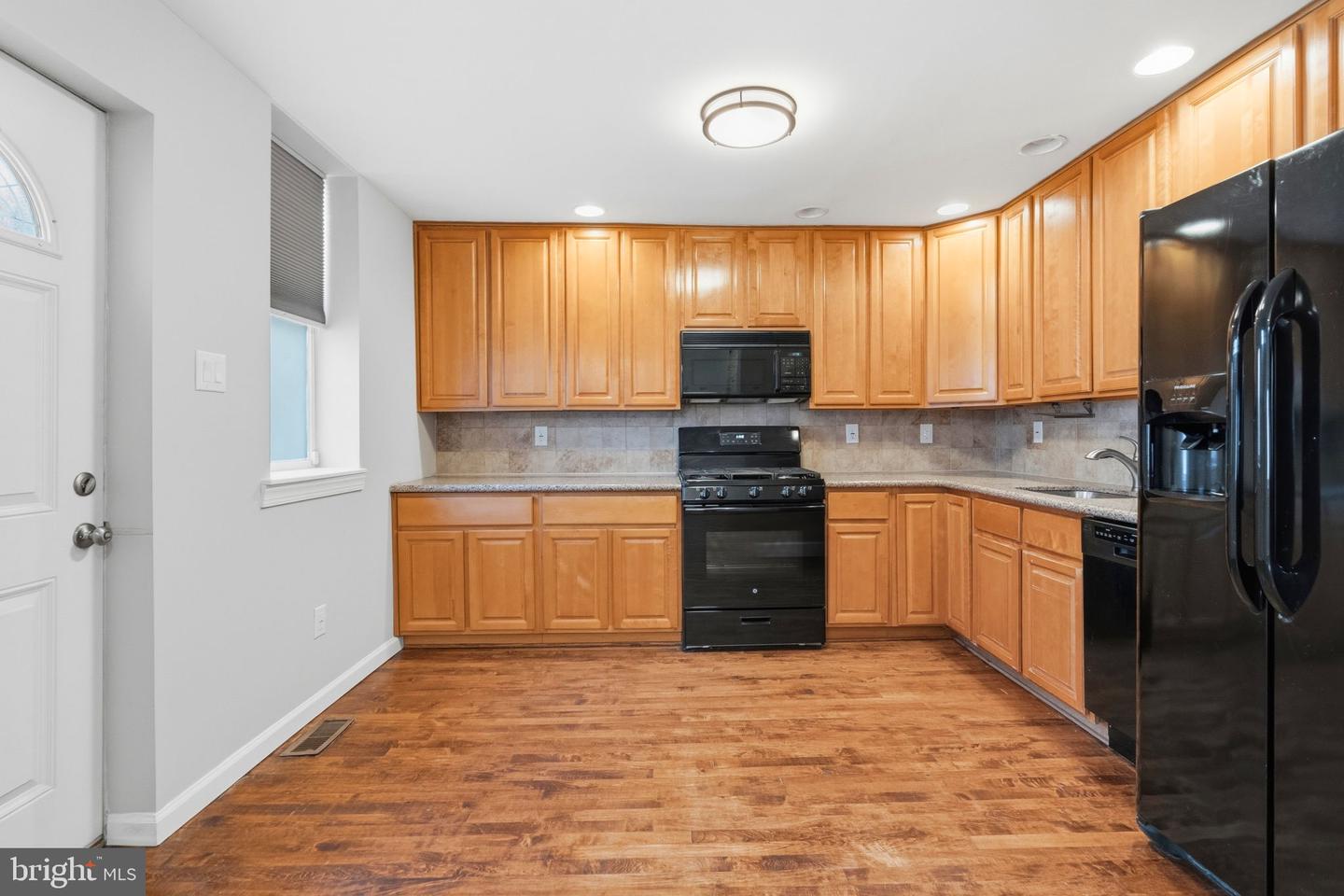 2535 Tilton St Property Photo 8