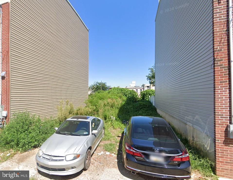 2058 E Rush St Property Photo 1