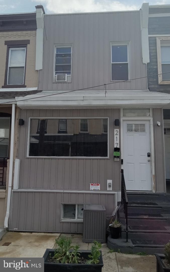 217 N Wanamaker St Property Photo 1