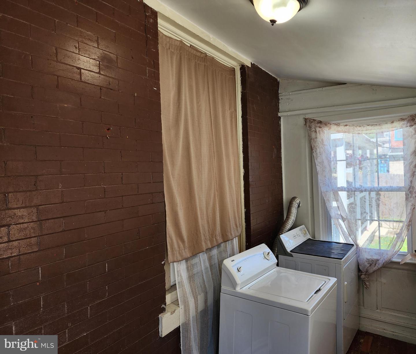 217 W Duval St Property Photo 8