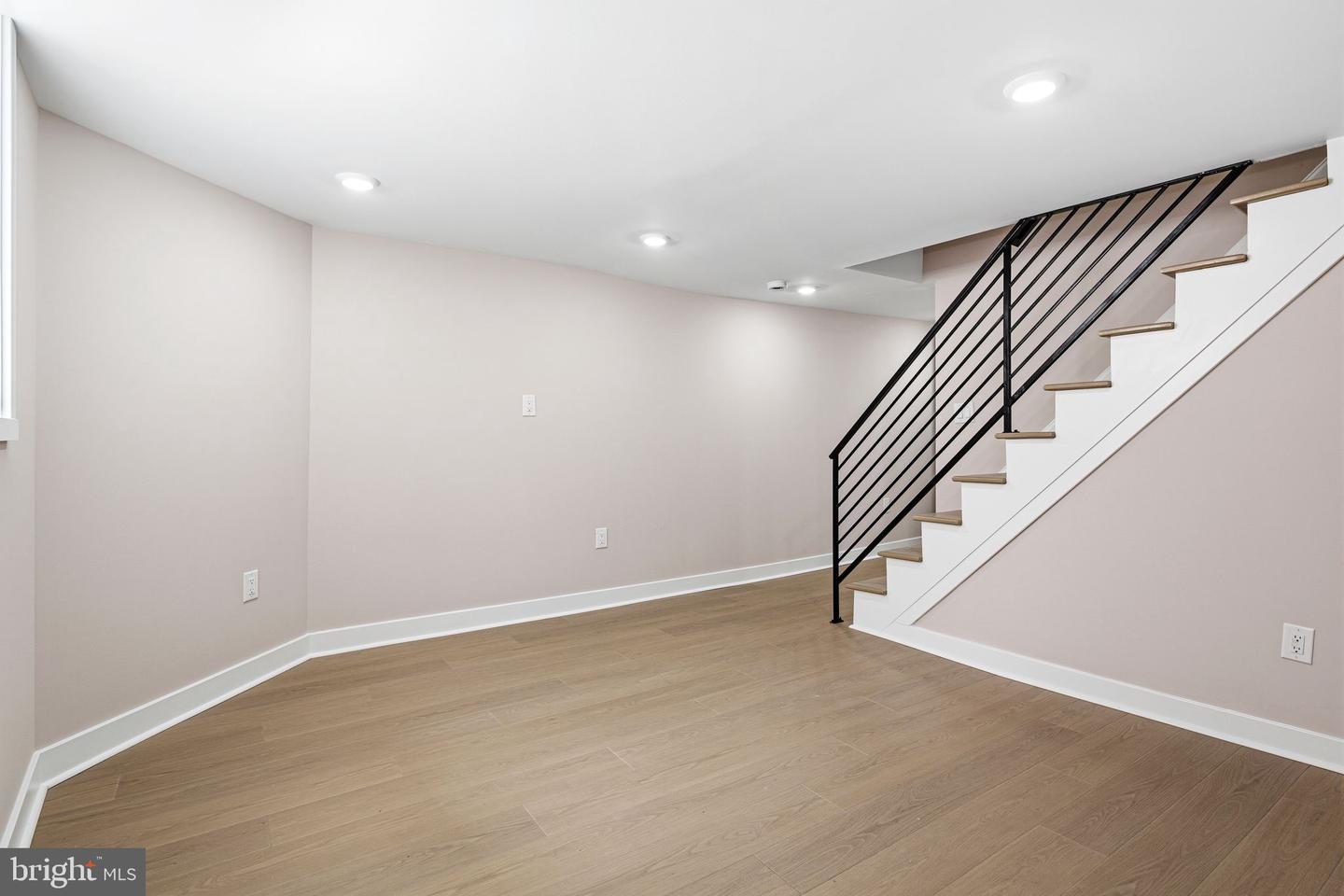 4355 Terrace St Property Photo 4