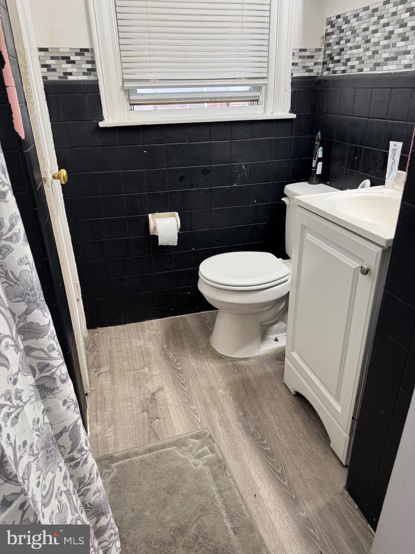 3913 Claridge St Property Photo 4