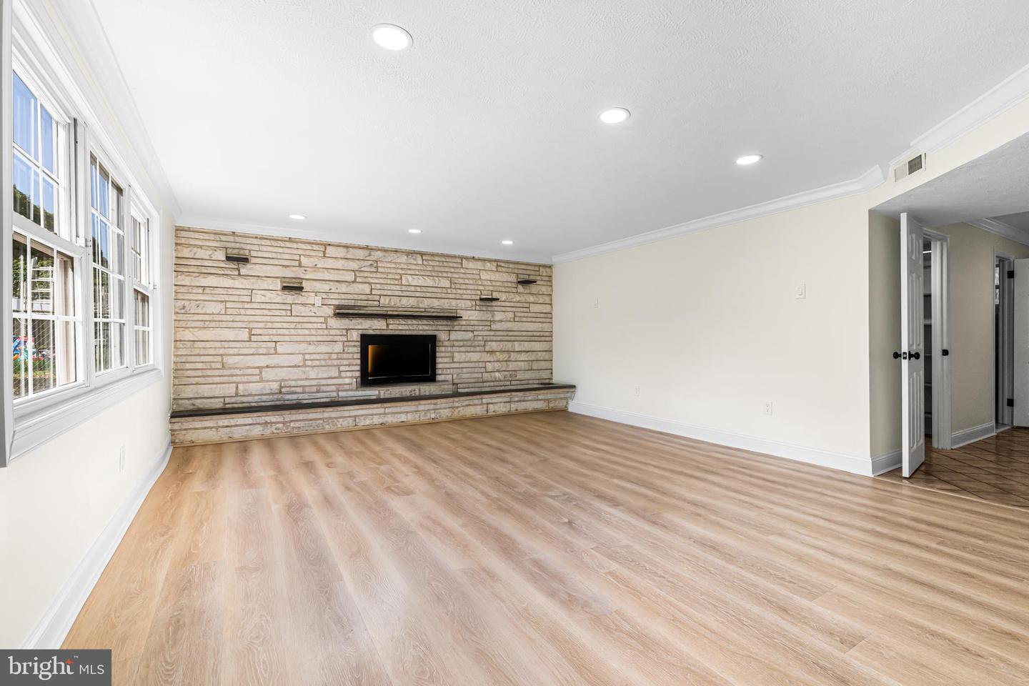 468 Woodhaven Plz Property Photo 2